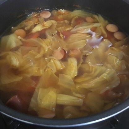 最近寒いので温かいスープを作りたいなーと思って探していた所、こちらのレシピに辿り着きました。それぞれの具材を切って煮込むというシンプルな行程で簡単に作れました。